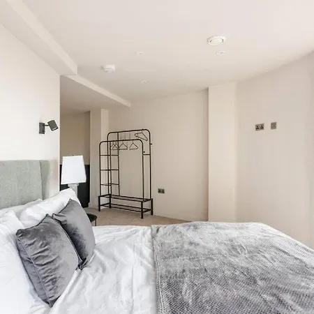 Luxury 2-bedroom Penthouse With Stunning Views - Leeds City Centre شقة *